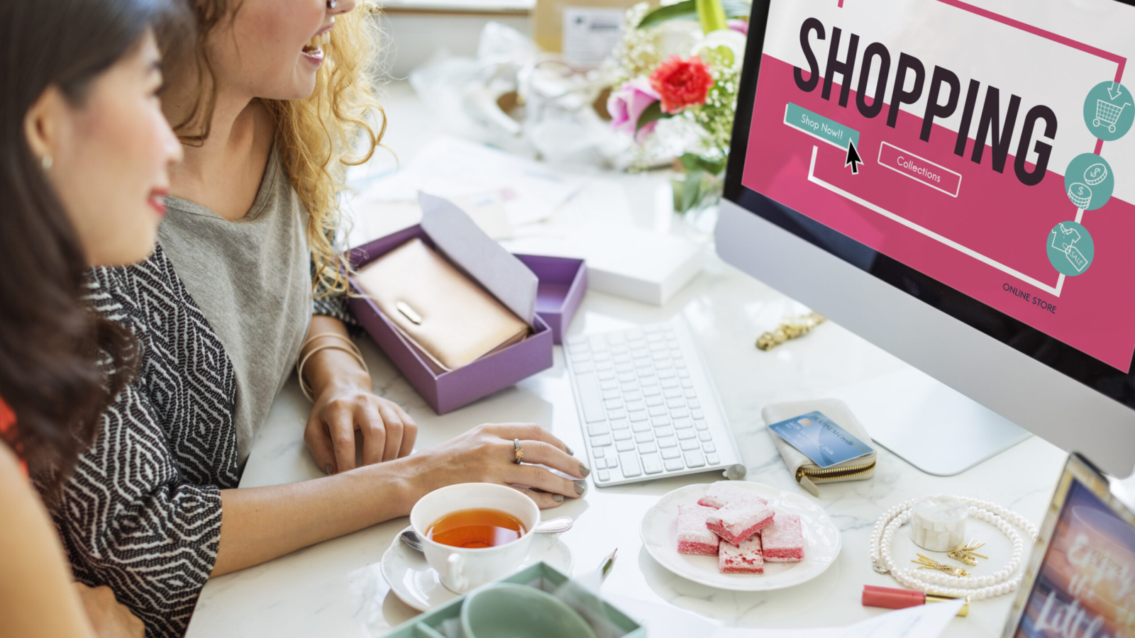 Online Shopping Cart E-Commers Concept