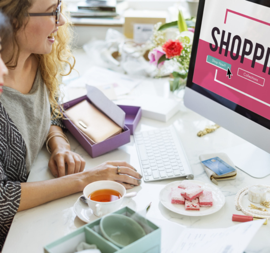 Online Shopping Cart E-Commers Concept